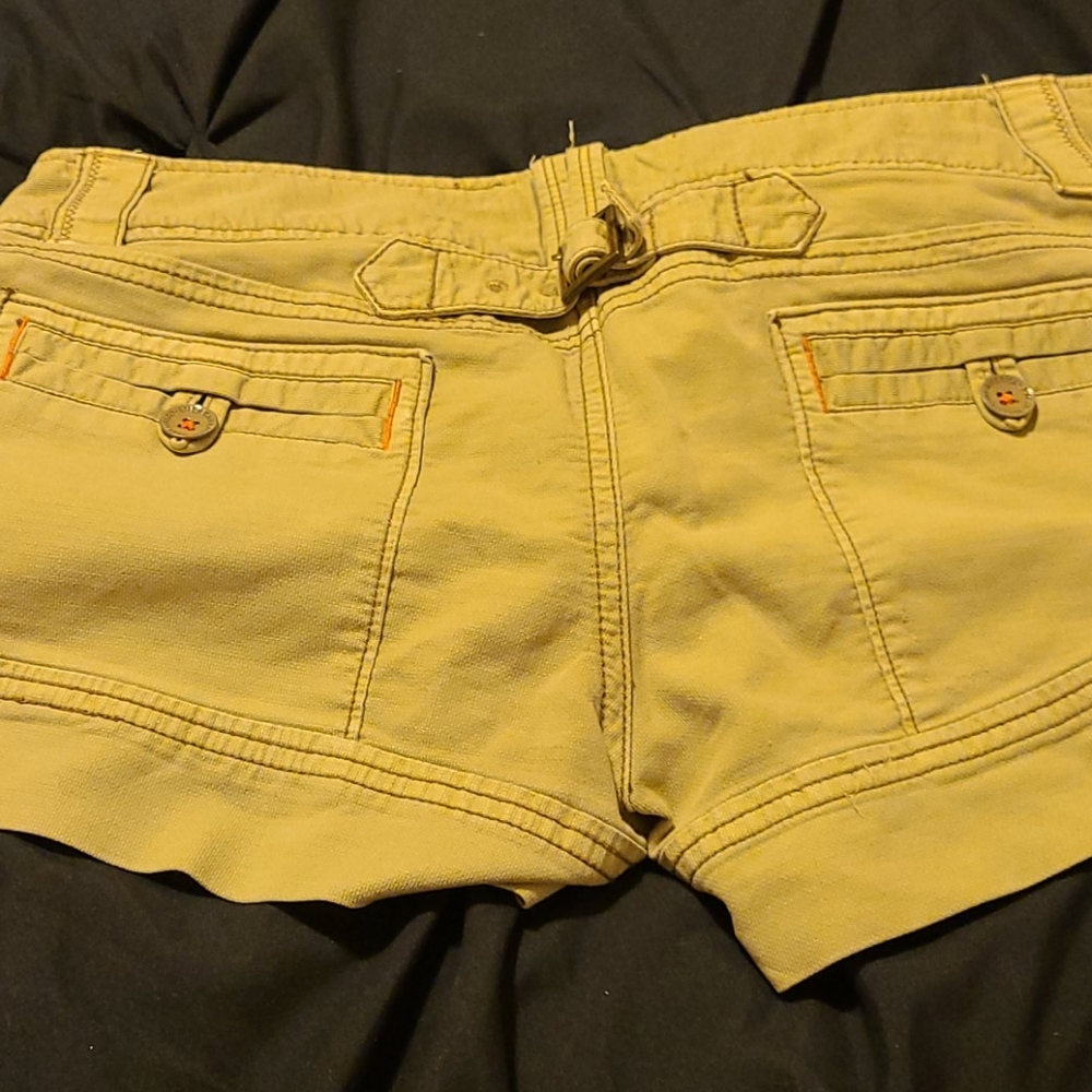 Khaki colred AE shorts - Picture 3 of 3